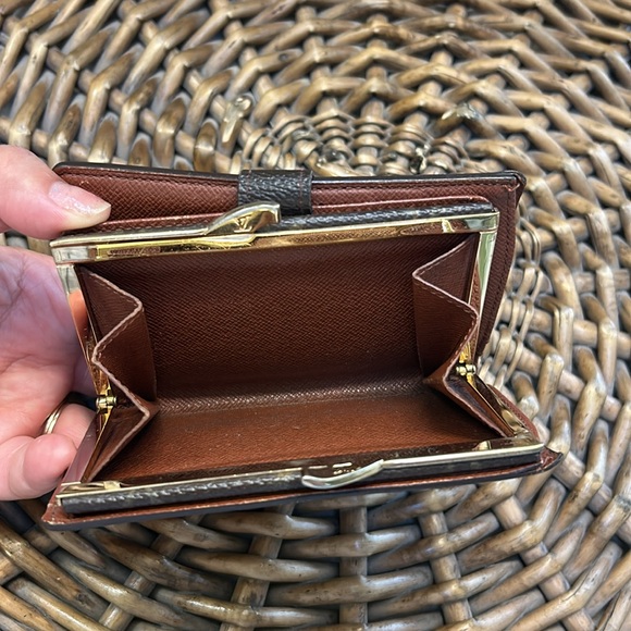 Authentic Louis Vuitton, Monogram Kisslock wallet - Picture 7 of 10